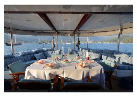Set Sail Yacht Charters